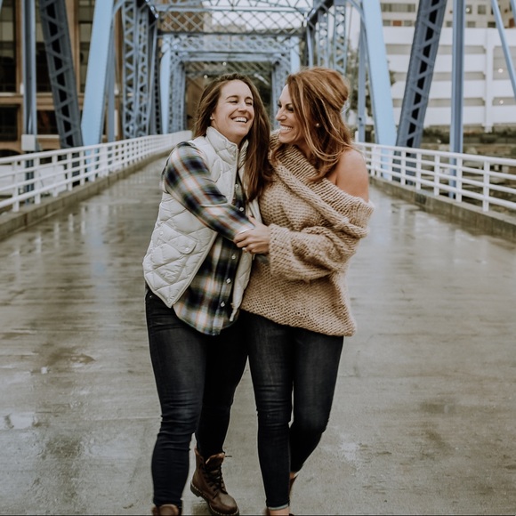 Meet your Posher, Alicia 🤪 - Picture 2 of 7